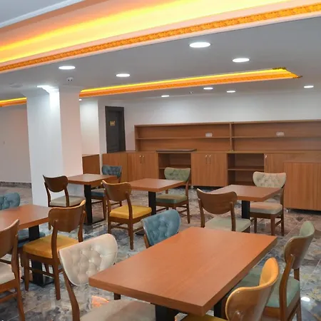 Hotel Piyes *