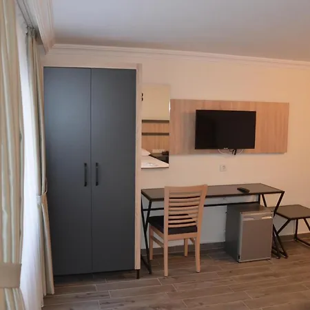 Piyes Hotel