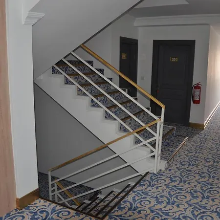 Piyes Hotel