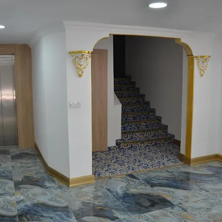 Piyes Hotel *