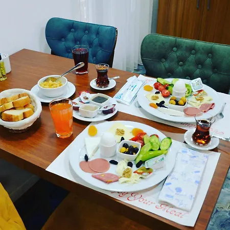 Piyes Hotel